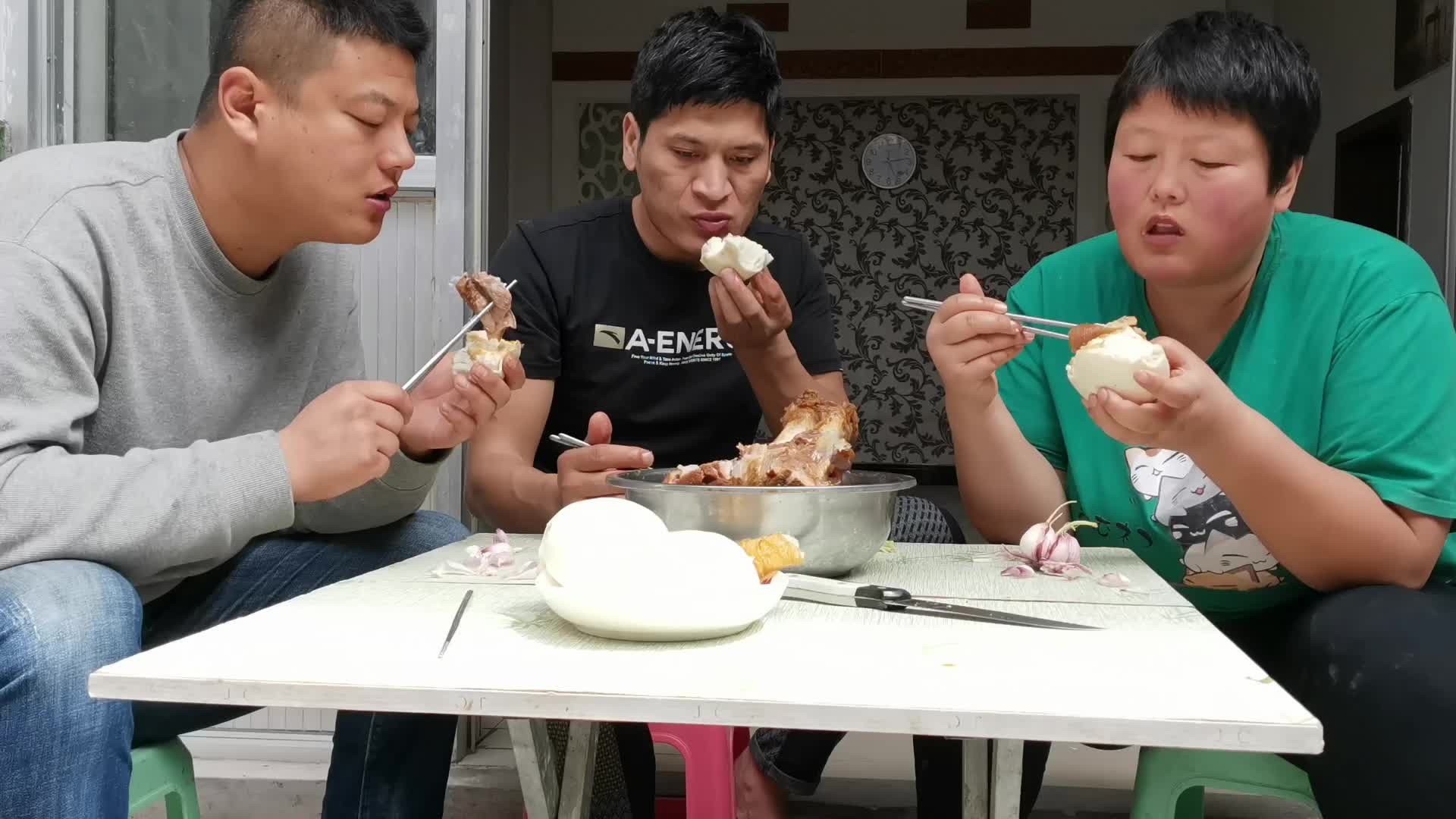 欢迎来到240斤的胖妈的直播间