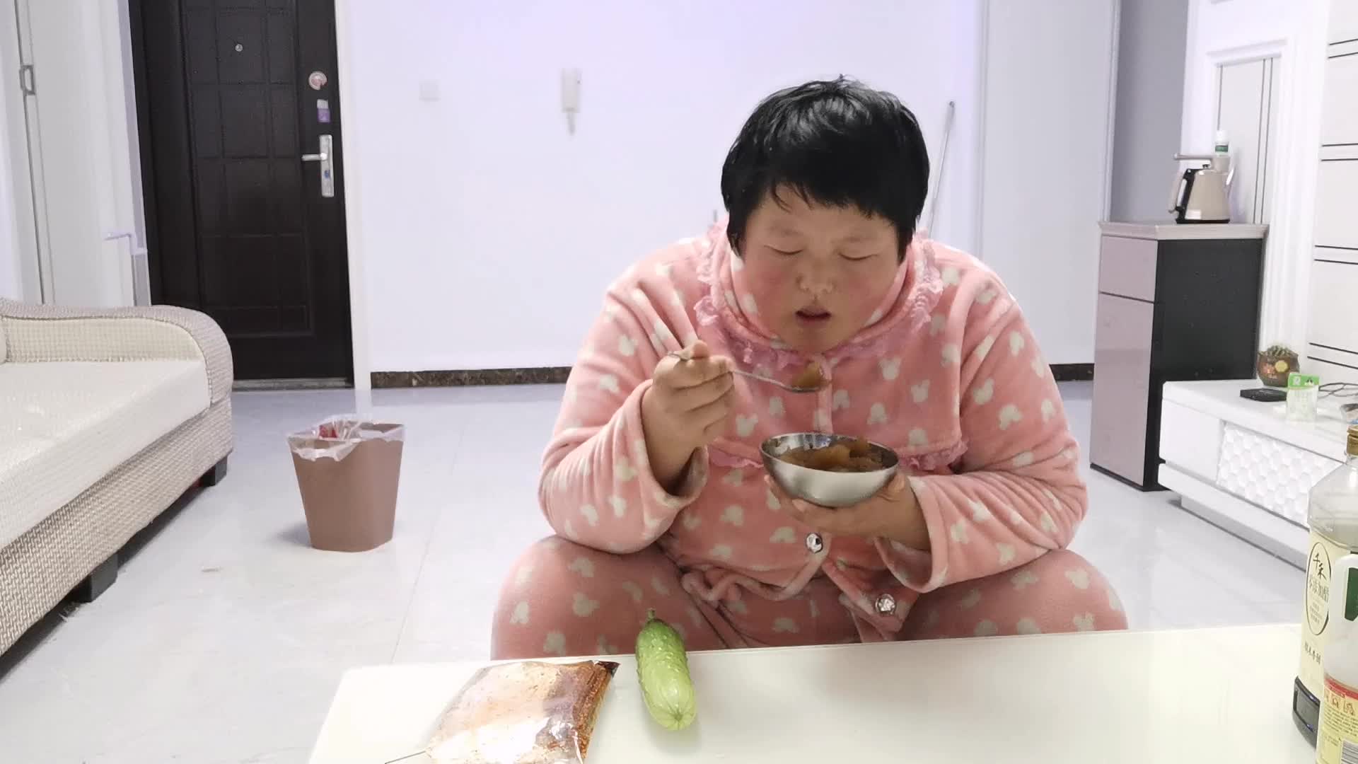 欢迎来到240斤的胖妈的直播间