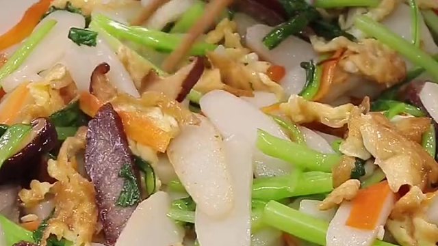 温州酱油肉炒年糕是温州人的年夜饭首先主食,寓意事业学业年年高升