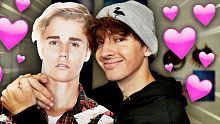 Albert / Flamingo and Justin Bieber play ROBLOX
