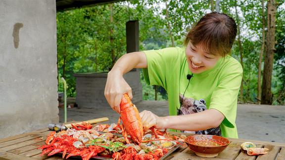 秋妹花580元，给弟弟做了顿海鲜大咖，麻辣鲜香弟弟赞不绝口