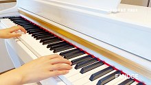 外观设计是不是很像钢琴！手感音色也媲美钢琴的！音色现场弹奏声音超级震撼！电钢琴的佼佼者。全重锤键盘可