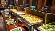为什么自助餐厅晚上要比中午贵那么多？——【反正多少钱我都吃不回本】