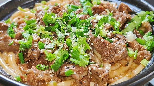 今天是偷懒的一天:砂锅牛肉土豆粉煲