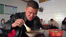河南小镇特色早餐胡辣汤，羊肉6元一碗，牛肉5元一碗，好喝