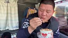 12块买一个鸭腿，20块买2盒炒粉，就是味道不咋滴