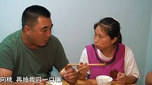包立春躲懒不洗袜子，桃子姐做一盘大头菜五花肉烧鹅，真美味