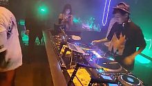 DJ在石上线，成都酒吧打碟，美女如云！