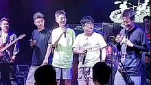 在石250：虎牙“四大才子”！与宇文泡、放纵、麻小帅共同演绎歌曲《活着》（抖音老白不喝酒）