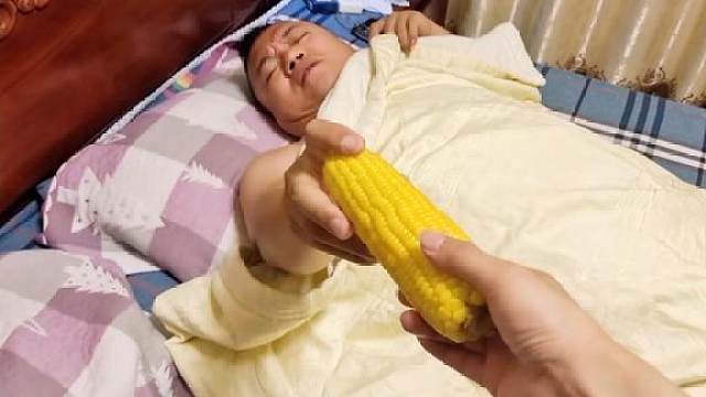 山西小胖吹空调吹坏了,急性肠胃炎还发冷,问媳妇要玉米吃!