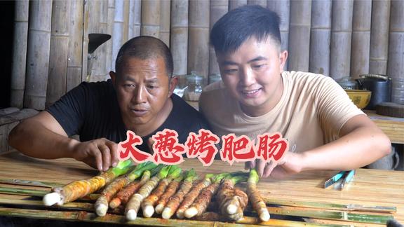 俗话说“鸡颈鹅头鸭脚板”，2兄弟整一盘“干锅鸭脚”，越啃越香