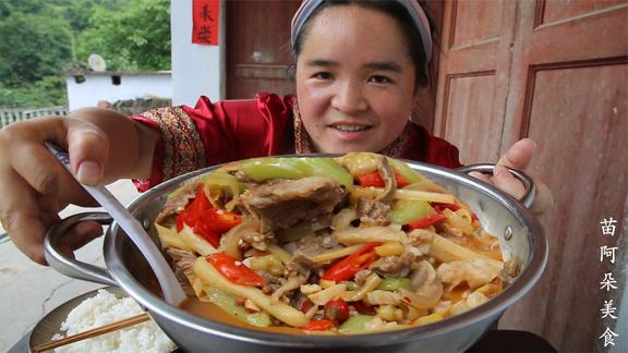 苗大姐烧羊肉有妙招，不膻开胃又下饭，辣得嘿嘿嘿
