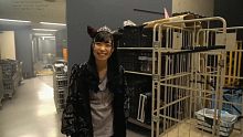 装作没看见摄像机和一步三回头的小林爱香