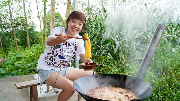 秋妹感冒好了，安排一个超麻辣火锅，涮点毛肚黄喉巴适得板