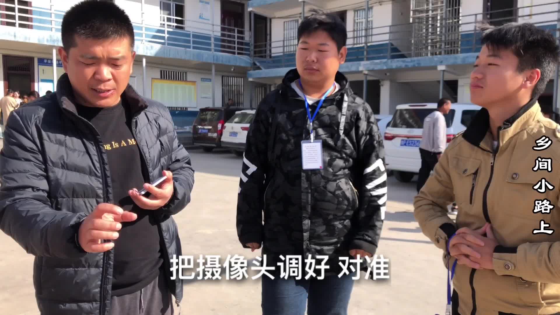 农村大哥真是脑洞大开，8个油桶2个大盆4根竹竿，猜猜这是要干啥