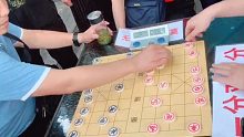 孙浩宇成都象棋比赛现场挑战，组委会立马叫了一个高手上场迎战