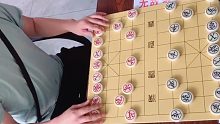 棋馆附近高手伪装象棋低手，想偷袭孙浩宇大师，差一点都成功了