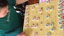 很有想法的棋馆高手，开局就想套路象棋大师，没想到被反杀了
