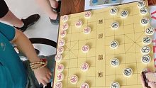 隐藏棋馆的高手主动出手，开局孙浩宇就丢1个马，没想到却是陷阱