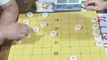【中国象棋】孙浩宇踢馆首遇棋馆保安，没想到杀法非常犀利，真是高手都在民间