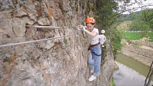 峭壁攀岩飞拉达