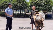 接到粉丝和民警的求助，拐哥带齐装备，帮忙一起处理