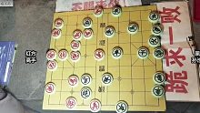 象棋大师街头摆摊，首次出现身着龙袍的来挑战，孙浩宇：是高手？