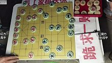 大爷戏耍象棋国家大师，开局就炮打底马，调侃孙浩宇说正月放鞭炮