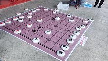 这副史上最贵重的棋子，把下棋变成体力活动！孙浩宇：我是搬运工