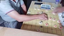 棋馆老板果然武功高强！中盘突施冷箭射杀象棋大师，孙浩宇：好险