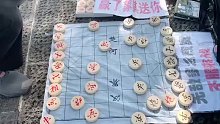 街头象棋最离奇的套路，孙浩宇大师被老头神操作吓惨了，大呼憋屈