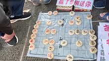 街边虐老头为什么用急进中兵杀手锏？孙浩宇大师：害怕输棋砸招牌