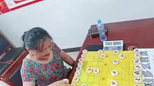 大学女教授好霸气！让象棋大师孙浩宇狂抓脑袋，棋友：她是省冠军