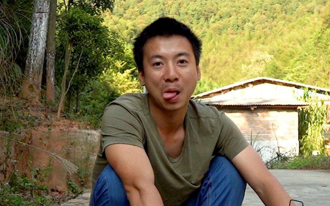 华农兄弟：竹鼠和老鼠放一起会怎么样？上山抓只老鼠回来试一下