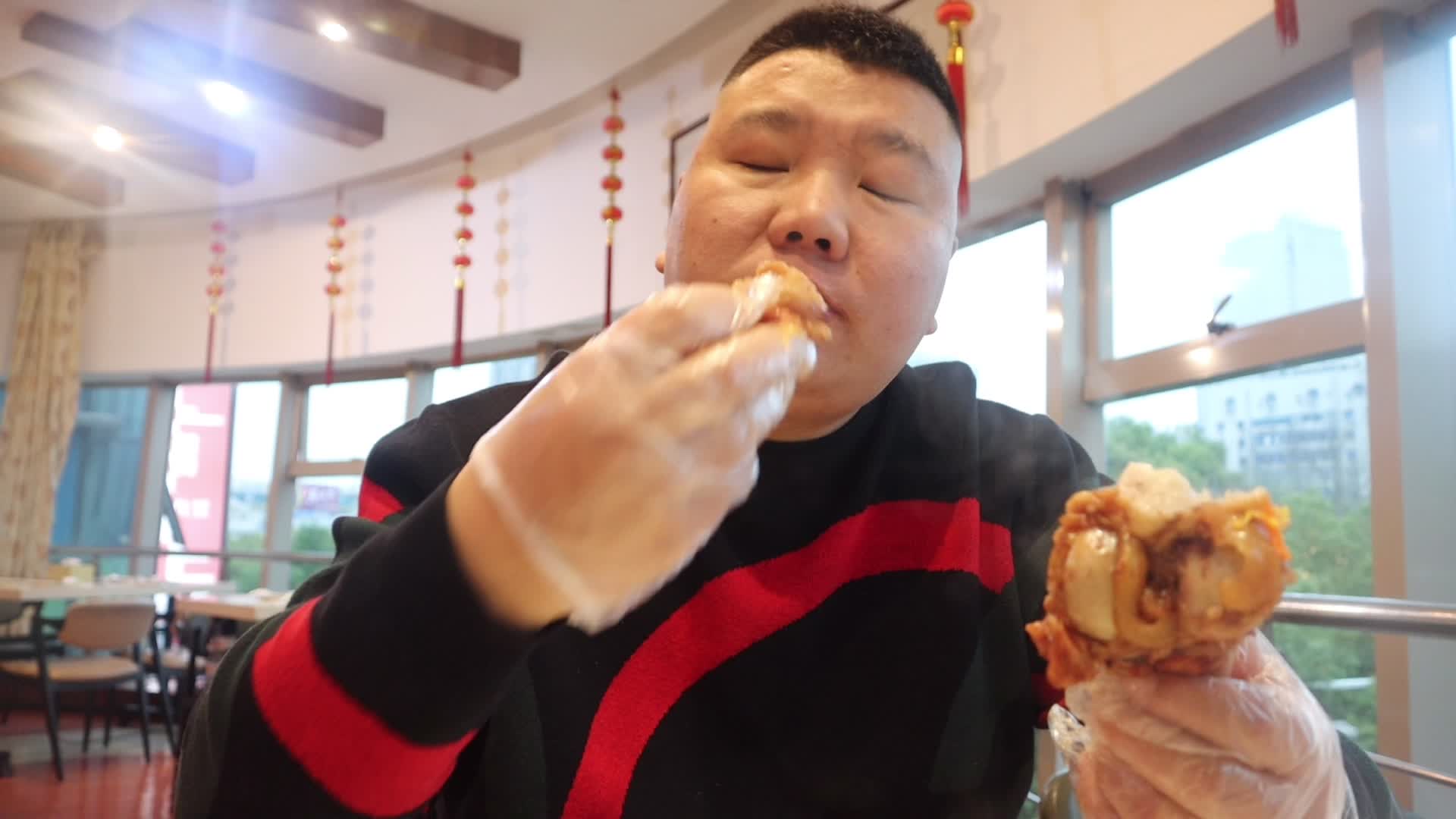 镇江的朋友太热情，杀了一只80斤的大羊做全羊宴，吃过瘾了