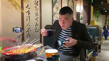东北老哥挑战重庆特辣火锅串串，一口气撸了几百根，辣过瘾了