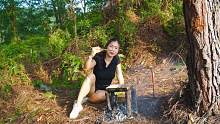 一个女人的户外生活，快来看看她在山上做完吊床后制作什么美食呢