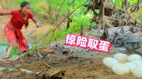 精湛的捕鱼游泳技术，富姐河里与鱼博弈，荒野的日子让人羡慕