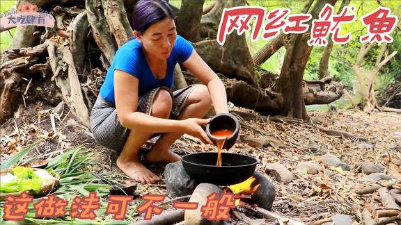 美女制作泰国网红美食，这做法还是第一见，一口下去就觉得不一般