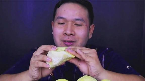 普哥美食：兄弟姐妹喜欢的泰国金枕榴莲，外脆里软，味道太香甜了