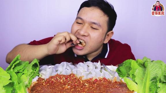普哥美食：炭烤半斤重一只的老虎虾，蘸辣椒酱，辣的直流鼻涕！