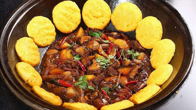 大晚上的俩主鳖给你从铁锅炖讲到国宴