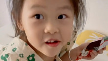 这届哥哥和妈妈真难带，语儿手里没几个糖都“啊”没了