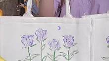 又diy新包包啦节日小礼物～今天画了紫色月下玫瑰不说了我去再囤几个布袋子#vlog日常 #小裙紫