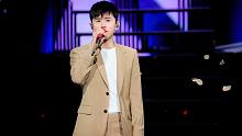【张杰】央视七夕晚会深情演绎歌曲《跃进人海拥抱你》被温暖的声音打动了吗