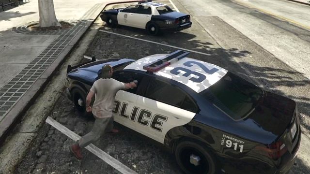 【gta5】抢辆警车停到自己的车库里,以后做任务就能开警车了吗