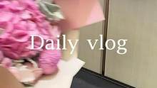 睡醒就收到了一束花，插花瓶装饰一番，在家脱个毛，再去chanel喝下午茶做个护理～#vlog