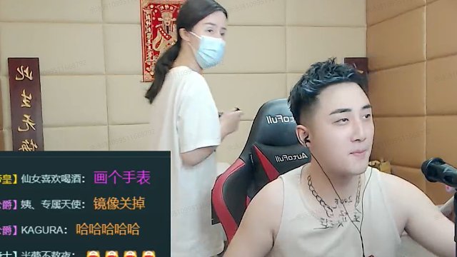 子龙叫养乐多来给自己画"金项链"说仙女姐嫌弃自己 #星秀爆料站#_虎牙