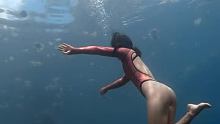 #自由潜水 #水下摄影 #比基尼美女 8月你好！