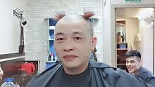 理发师，给我理个最帅的发型可以吗